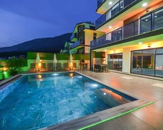 1-Fethiye Ölüdeniz de 4+1 Lüks Villa - Fethiye - Piscine