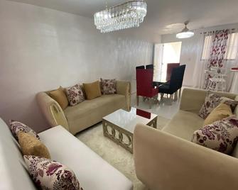 9DR 3-bedroom Apartment Near Monumental Area - Santiago de los Caballeros - Living room