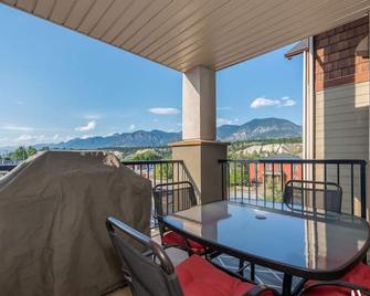 Contemporary, Cozy, Pool, Hot Tub, Lake Front - Invermere - Balcony
