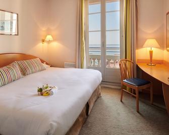 Hôtel Vacances Bleues Balmoral - Menton - Schlafzimmer