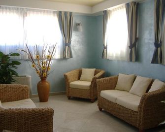 Hotel Isola Rossa - Bosa - Sala de estar