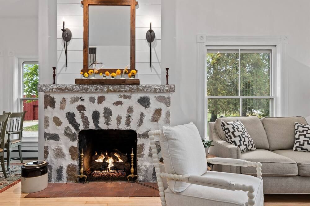 Farm Fresh Eggs, Amazing Outdoor Space w/ Fire Pit - Plymouth - Obývací pokoj