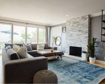 Charming home w/ beautiful water View. Near napa and SF - Benicia - Salon