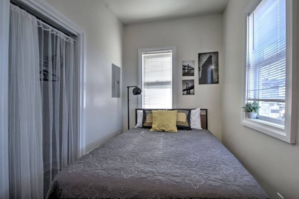 Bright 1 BR in the heart of Capitol Hill APT B - סיאטל - חדר שינה