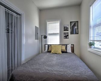 Bright 1 BR in the heart of Capitol Hill APT B - סיאטל - חדר שינה
