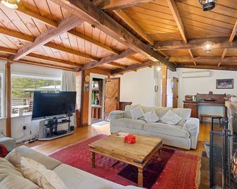 Holiday Chalet in Arthurs Pass - Arthur's Pass - Living room