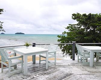 Koh Chang Cliff Beach Resort - Ko Chang - Patio