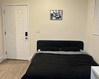 Modern Minimalist Studio - Burbank - Bedroom