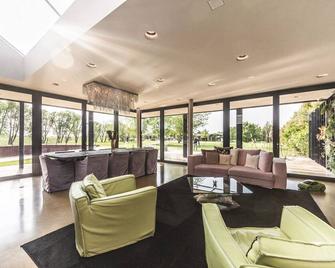 La Tenuta - Four Bedroom Villa, Sleeps 8 - Roncade - Area lounge