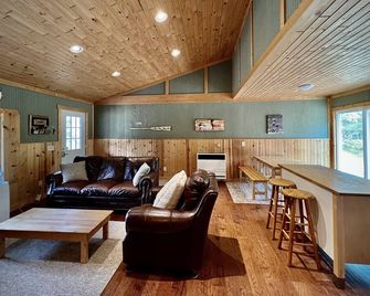 Recently Constructed, Little O Cabin Close To Baldwin-Wolf Lake - Baldwin - Sala de estar