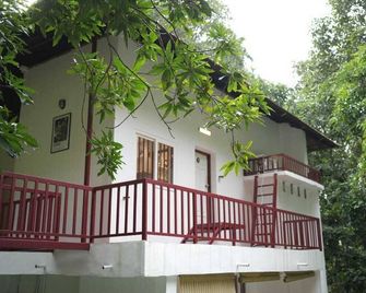 Vintage valley Heritage home - Thodupuzha - Outdoors view