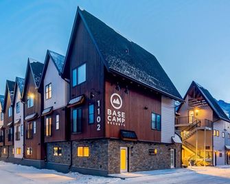 Basecamp Resorts Canmore I Micro-Suite Apartment - Canmore - Building