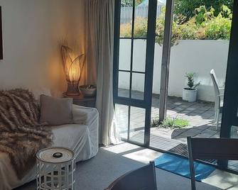 One Bedroom unit in Arrowtown, close to cycle trails, and main attractions - Arrowtown - Living room