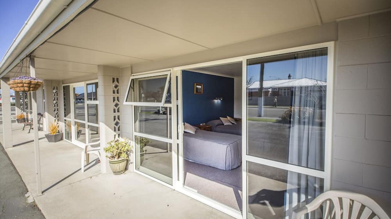 AAA テムズ コート モーテル