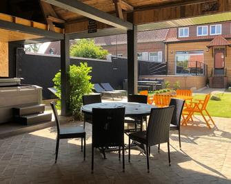 Aux Portes des Lacs - Ardres - Patio