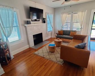 Epic Universe Mid Century Bungalow - Lakeland - Sala de estar