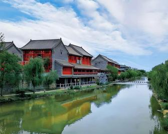 Qichi Waterfront B&B Hotel - Luoyang - Building