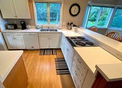 FV50 Pet friendly single level home in Bretton Woods walk to golf course and Mt Washington Hotel - Carroll - Køkken