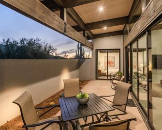 Relax In This Stylish Casita Located In The Heart Of Carefree, Arizona - Carefree - Balcony