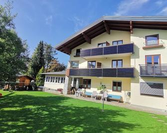 No1 - Flo's Rooms & Breakfast - Wagrain - Building
