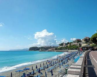 Villa Zafferano Suites - Mentuccia - Celle Ligure - Пляж