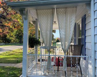 Peaceful cottage in farmland - close to Luray, Shenandoah River & National Park - Luray - Patio
