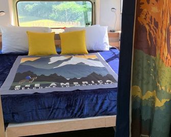 Gorgeous Stays - Bryson City - Bedroom