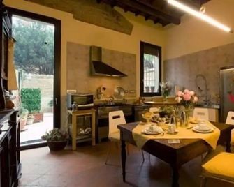 Ada B&B - Ferrara - Ruokailuhuone