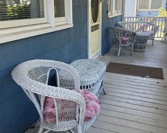 The Sunny House. Free Park Pass. No Cleaning Fees! 20% Weekly Discount. - Picton - Patio