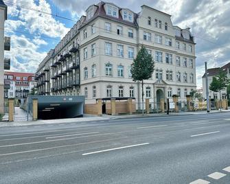 Oasis Appart - Wohnen in Dresden - Netflix - Tiefgarage - Dachterrasse - Dresden - Building