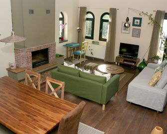 private vacation house,one of the village best areas, 5min by car from sea - Agios Nikolaos - Sala de estar