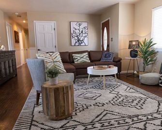 Blanca Vista Escape-2 Minutes from Alamosa Free Hot Springs Admission Included - Alamosa - Wohnzimmer