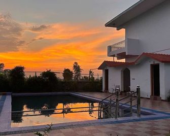 Kuyal Corbett Resort - Rāmnagar - Pool