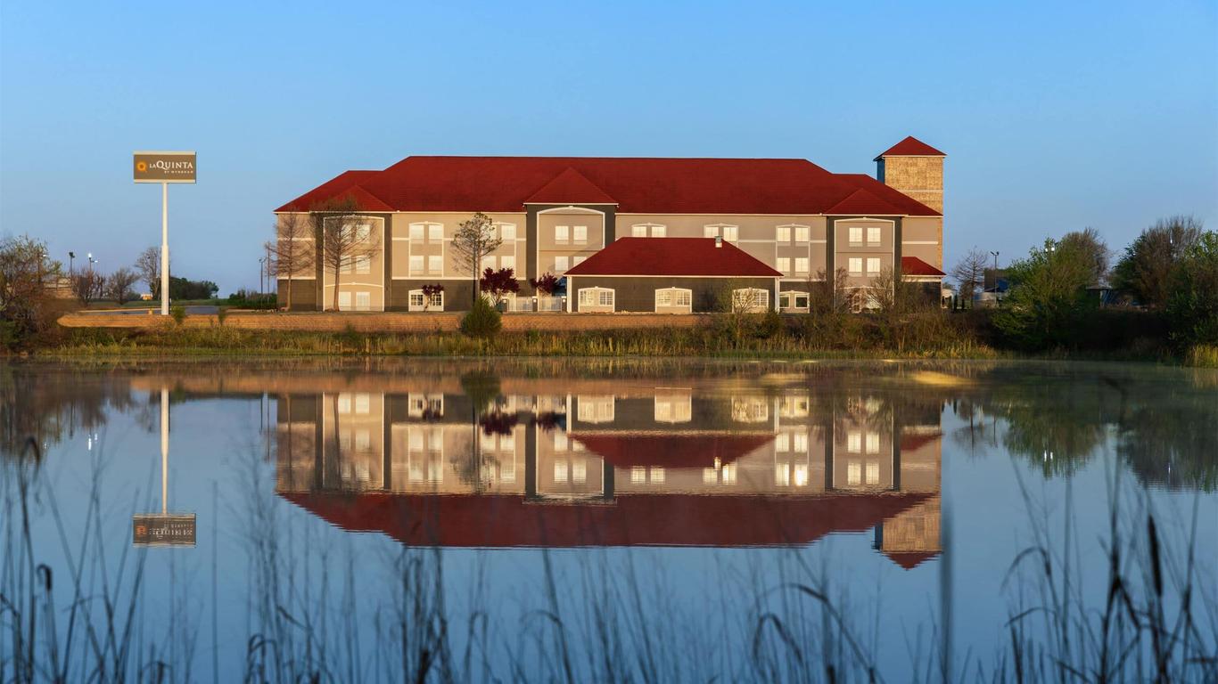 La Quinta Inn & Suites by Wyndham Shawnee