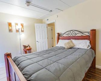 2-bed, 1-bath apartment near I-24, Great location - Chattanooga - Bedroom