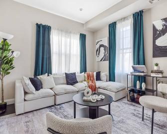 Biggest Duplex 6BD in Bushwick for 16 Guests - Brooklyn - Living room