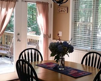 Redbird Retreat - Pet Friendly - Blairsville - Dining room