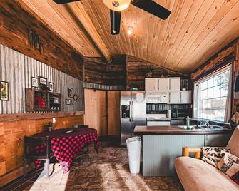 The Homesteader Retreat - Monticello - Kitchen