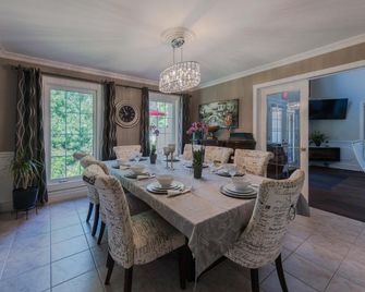 Casa Blanca Boutique Bed & Breakfast - ניאגרה און-דה-לייק - חדר אוכל