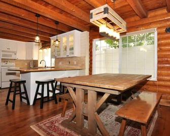 Beautiful Remodeled 5 Bedroom 3000 sq ft Cabin in the Iconic Vivian Park Area - Provo - Dining room