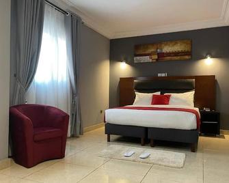 La Rochelle Hotel - Yaoundé - Bedroom