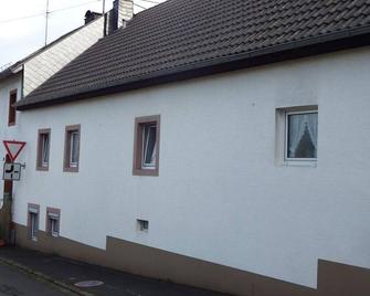 Ferienhaus Eckstein - Deudesfeld - Gebäude