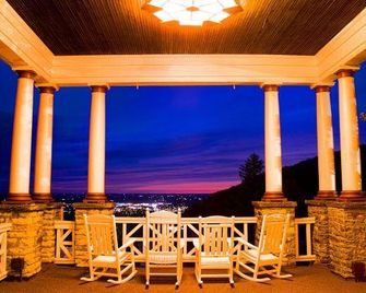 Historic Summit Inn - Farmington - Balcón