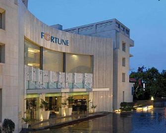 Fortune Sector 27, Noida - Member Itc Hotels' Group - Noida - Budova