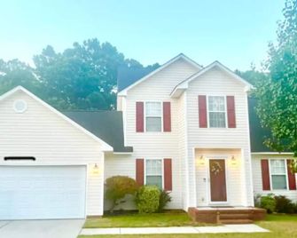 Charming 4-bedroom house with WiFi, fitness room in Hope Mills - Hope Mills - Building