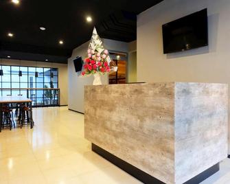 Livinn Hostels Gubeng Station Surabaya - Surabaya - Recepción