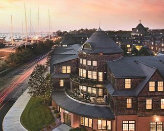 Two Bedroom Suite w/ Free WiFi, Resort Pool & Steps From Harbor - Newport - Bygning