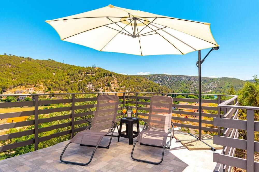 3 bedroom cozy home in Skradin - סקראדין - מרפסת