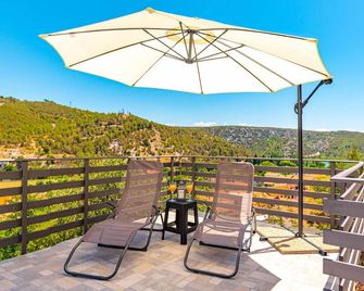 3 bedroom cozy home in Skradin - Skradin - Балкон