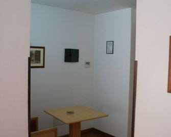 Catania Crossing B&B - Rooms & Comforts - Catania - Dining room